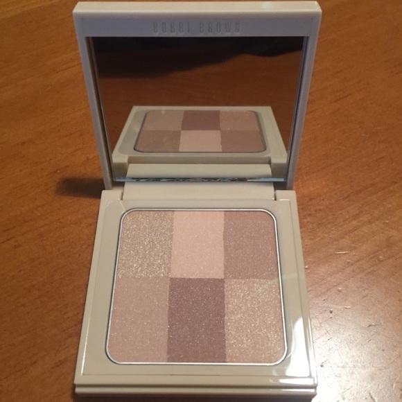 Bobbi Brown Nude Finish Illuminating Powder - Picture 6 of 11